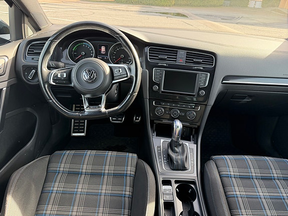 Volkswagen Golf VII 13 of 24