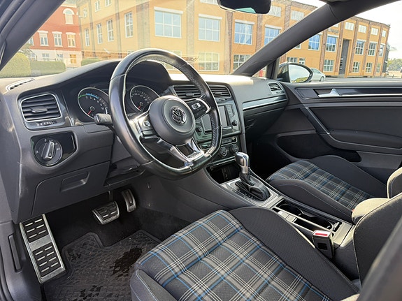 Volkswagen Golf VII 12 of 24