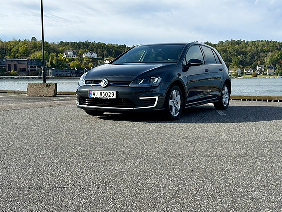 Volkswagen Golf VII 2 of 24