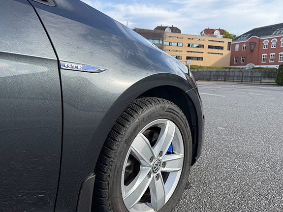 Volkswagen Golf VII 10 of 24