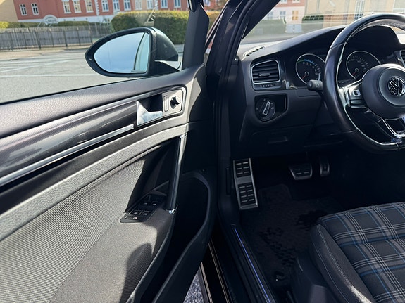 Volkswagen Golf VII 11 of 24