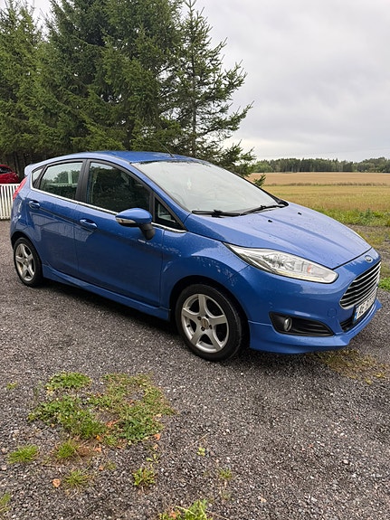 Ford Fiesta 2 of 8