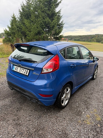 Ford Fiesta 5 of 8