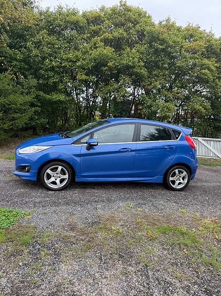 Ford Fiesta 4 of 8