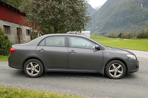 Toyota Corolla 2 of 30