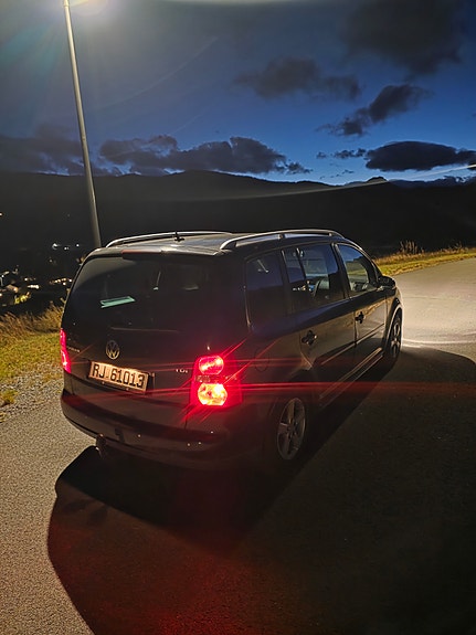 Volkswagen Touran 4 of 9
