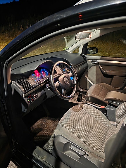 Volkswagen Touran 5 of 9