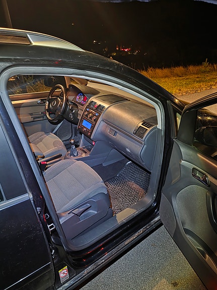 Volkswagen Touran 6 of 9