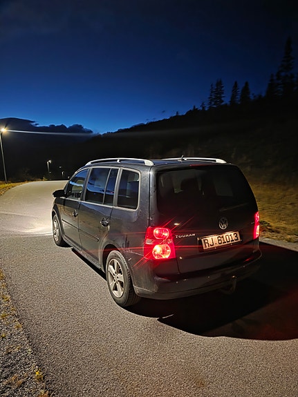 Volkswagen Touran 3 of 9