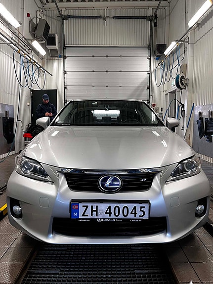 Lexus CT200h 3 of 9