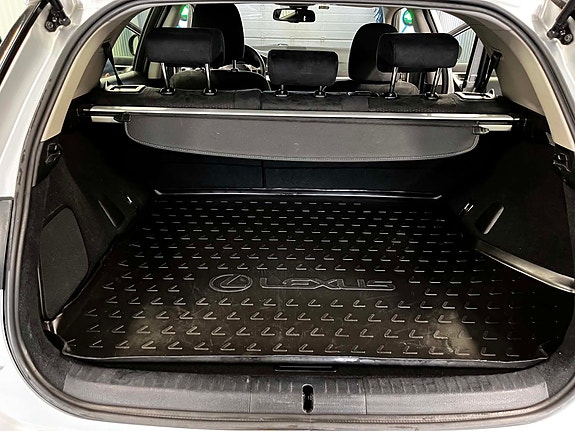Lexus CT200h 6 of 9