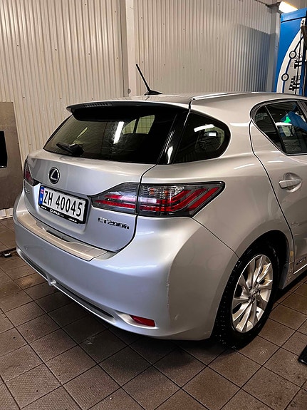 Lexus CT200h 7 of 9