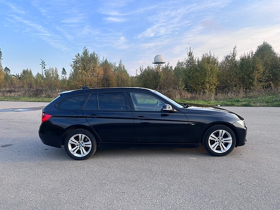 BMW 320d 4 of 19