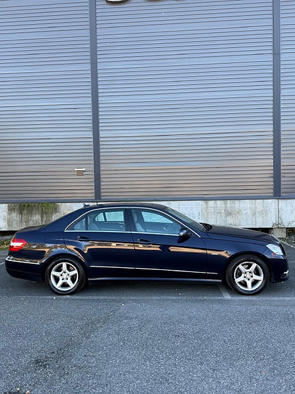 Mercedes-Benz E220 d 4 of 23