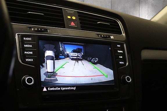 Volkswagen e-Golf VII 23 of 26