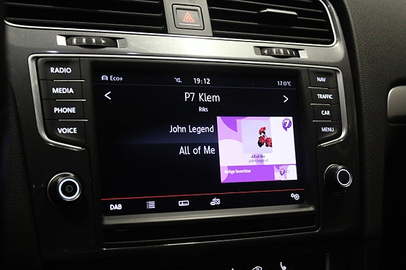 Volkswagen e-Golf VII 21 of 26