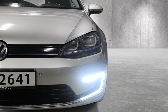 Volkswagen e-Golf VII 4 of 26
