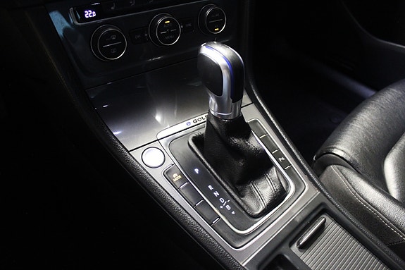 Volkswagen e-Golf VII 14 of 26