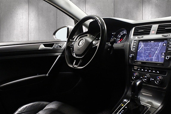 Volkswagen e-Golf VII 12 of 26