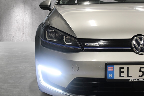 Volkswagen e-Golf VII 3 of 26