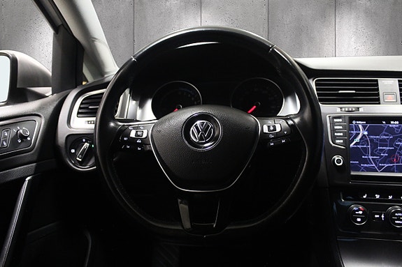 Volkswagen e-Golf VII 18 of 26
