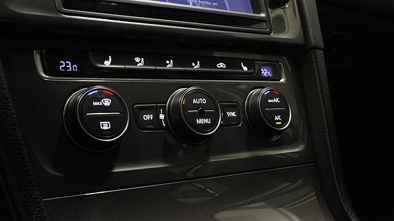 Volkswagen e-Golf VII 16 of 26