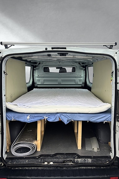 Nissan NV300 8 of 12