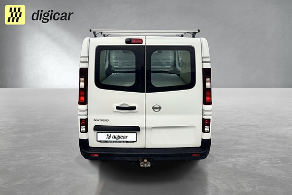 Nissan NV300 4 of 12