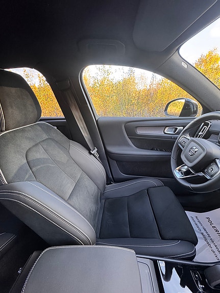 Volvo EX40 17 of 30