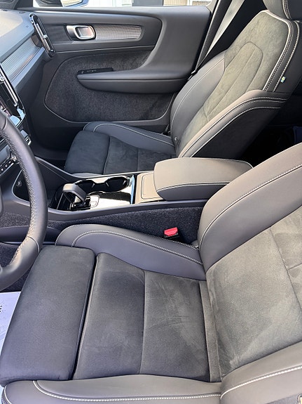 Volvo EX40 28 of 30