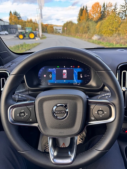 Volvo EX40 23 of 30