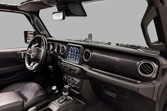Jeep Wrangler Unlimited 14 of 17
