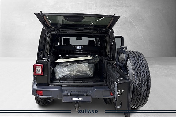 Jeep Wrangler Unlimited 15 of 17