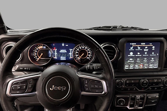 Jeep Wrangler Unlimited 13 of 17