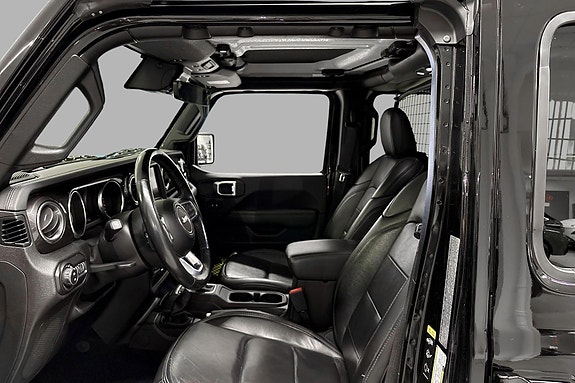 Jeep Wrangler Unlimited 10 of 17
