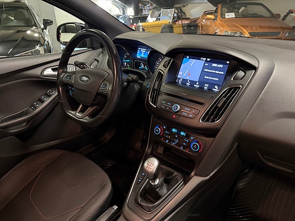 Ford Focus 13 of 18