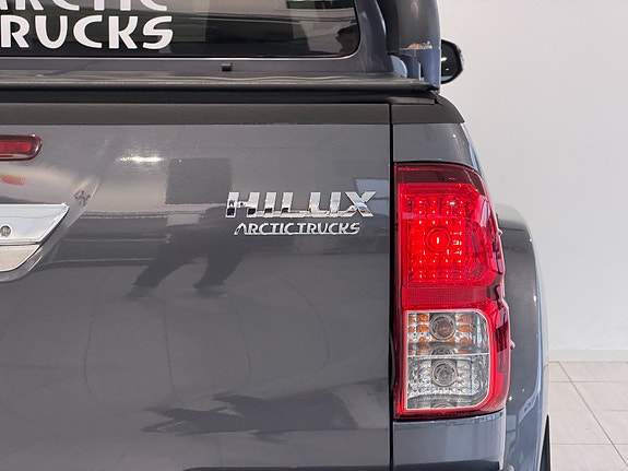 Toyota HiLux 10 of 28