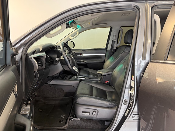 Toyota HiLux 15 of 28
