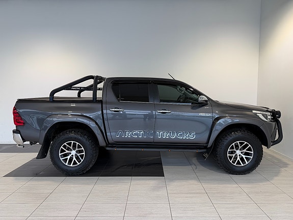 Toyota HiLux 8 of 28