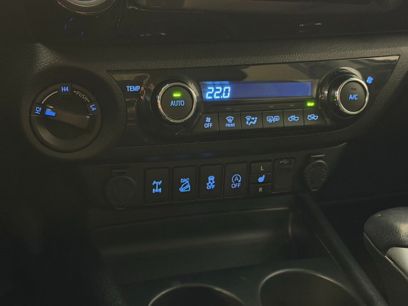 Toyota HiLux 23 of 28