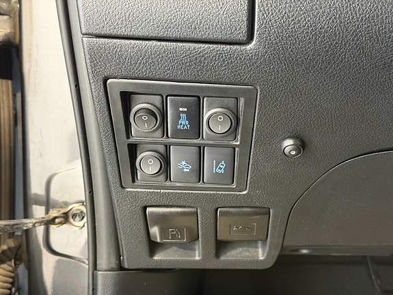 Toyota HiLux 25 of 28