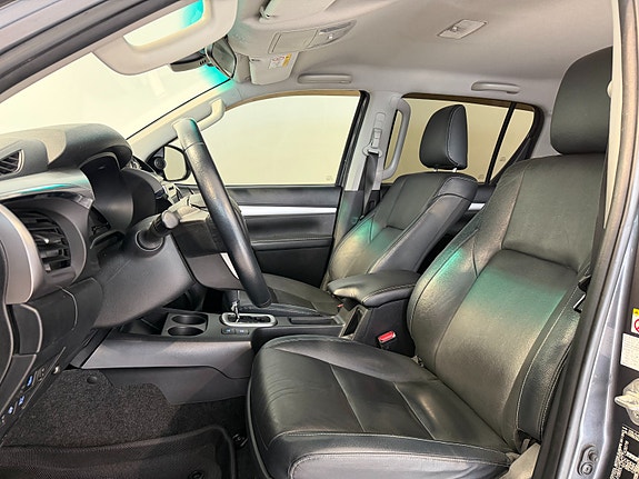 Toyota HiLux 16 of 28