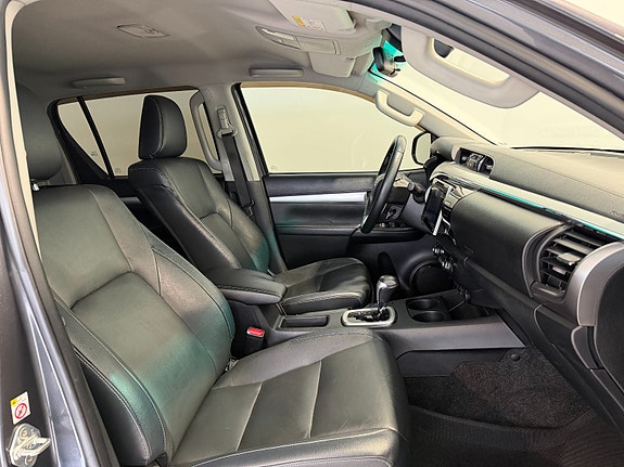 Toyota HiLux 18 of 28