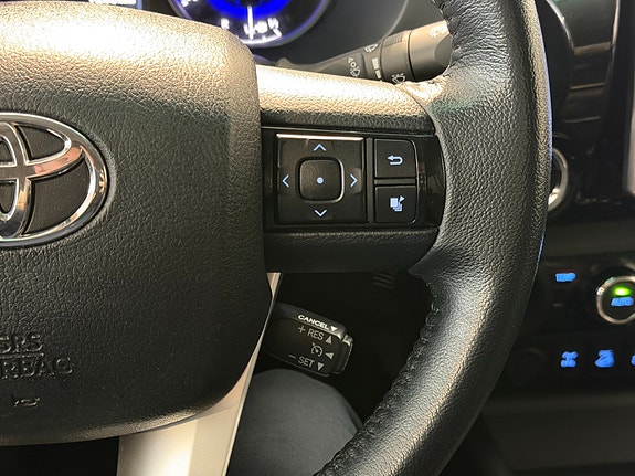 Toyota HiLux 26 of 28