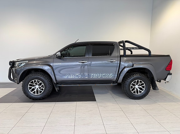 Toyota HiLux 4 of 28