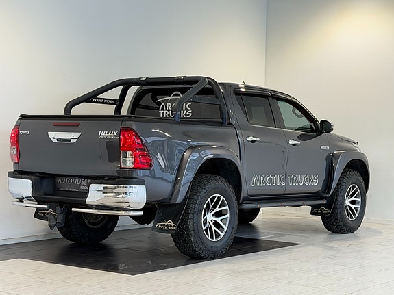 Toyota HiLux 5 of 28