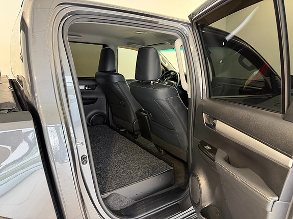 Toyota HiLux 19 of 28