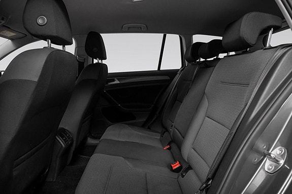 Volkswagen Golf VII 27 of 27