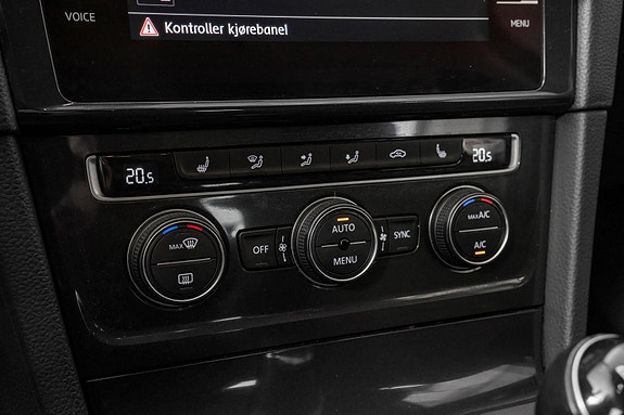 Volkswagen Golf VII 23 of 27