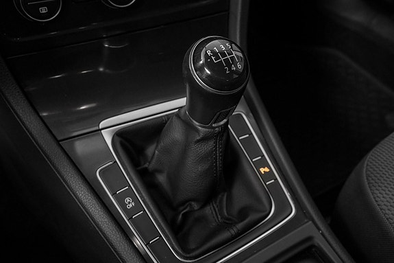 Volkswagen Golf VII 24 of 27